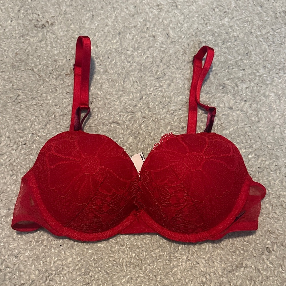 Victoria’s Secret red lace pushup bra 32b